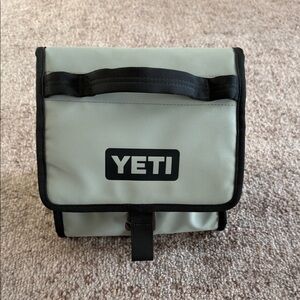 YETI Lunch Bag in light blue and Black